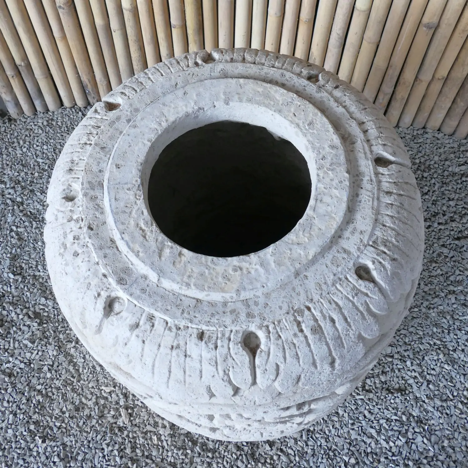  Product image 7 of the product “Balinese style high round pot, with carving - 70cm Dia., 90cm Height, Taro sand ”
